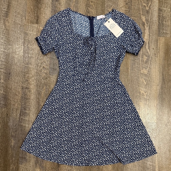 Pink Lily Puff Sleve Mini Floral Dress Navy, Zipper back and tie front Sz S - Picture 1 of 9